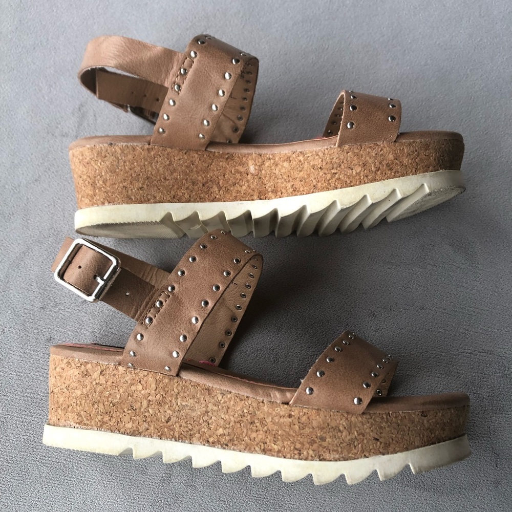 Steve Madden Girls ~ Krista Wedge Sandal ~ Girls Size 1